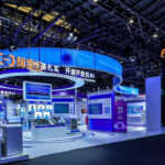 Alibaba Pamerkan Inovasi AI di WAIC 2025, dari Kokpit Otomotif hingga Kacamata Pintar