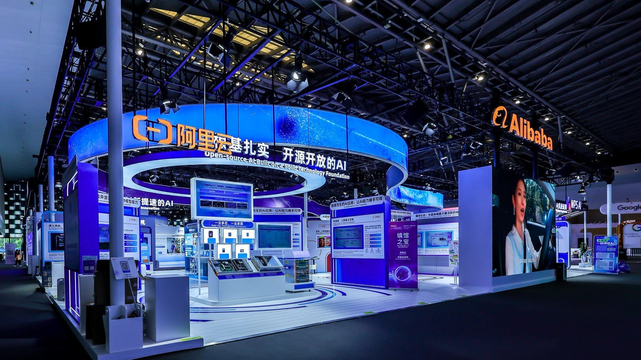 Alibaba Pamerkan Inovasi Ai Di Waic 2025 Dari Kokpit Otomotif Hingga Kacamata Pintar