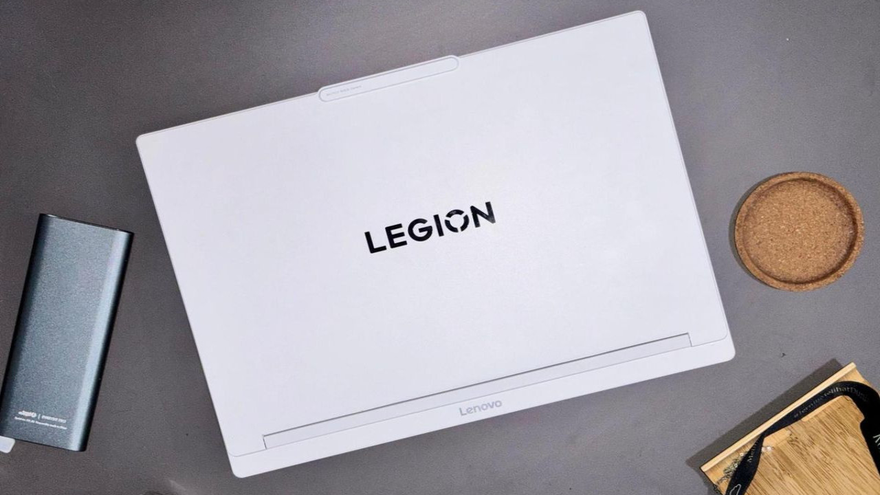 Lenovo Perkenalkan Legion 7i 16IAX10, Laptop Gaming Tipis dengan Performa Tinggi dengan Intel Core Ultra 9