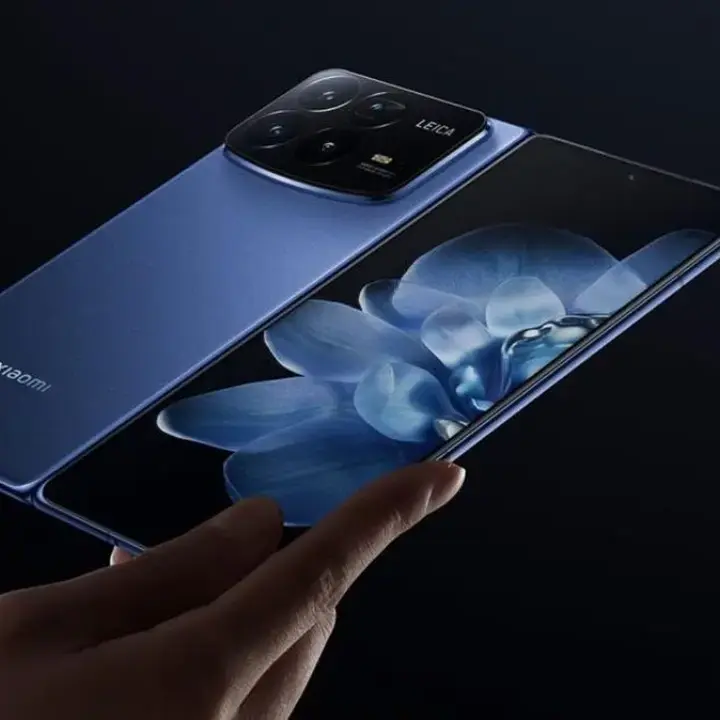 Xiaomi MIX Ultra Muncul dengan Warna Burgundy, Bawa Layar Lipat 7,6 Inci dan Chipset Xring O3 Terbaru