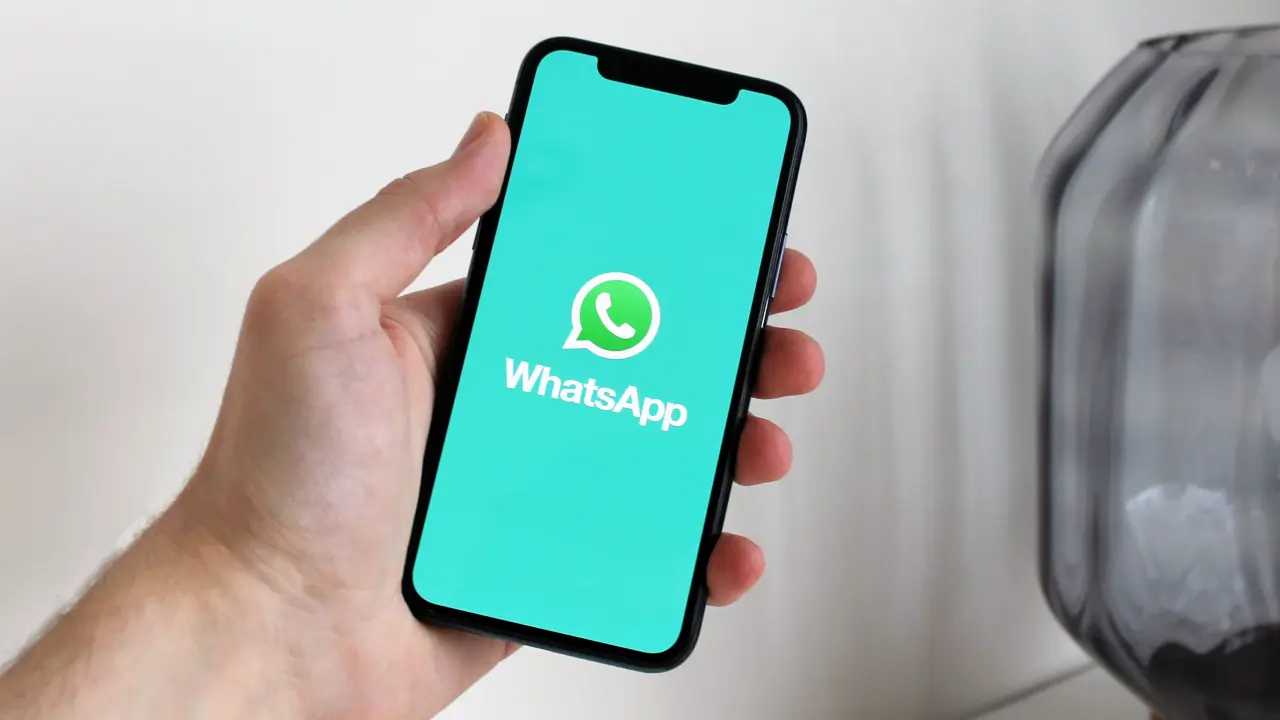 WhatsApp Uji Coba Tampilan Baru Bilah Navigasi Bawah di Android